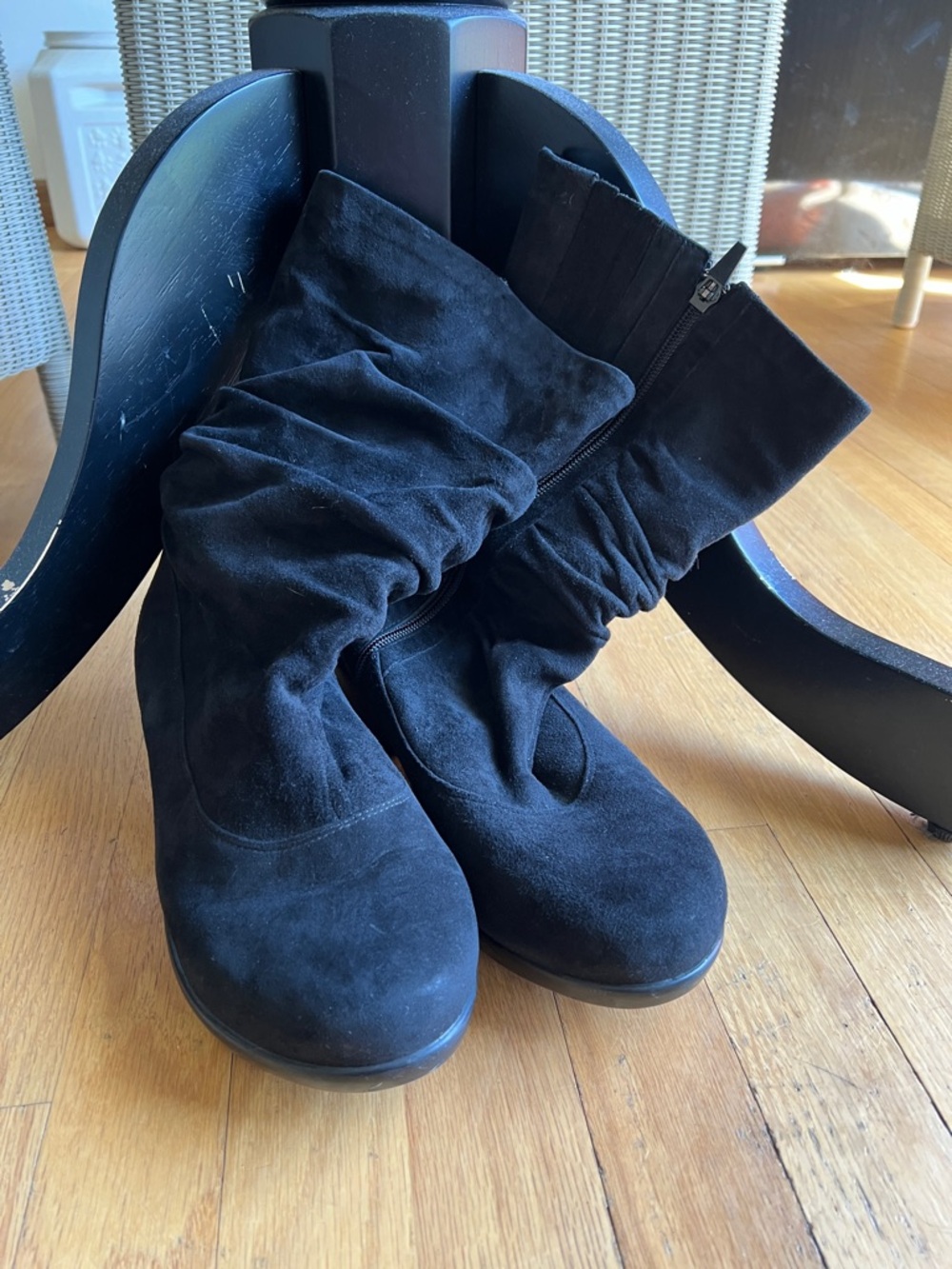 Born slouchy black boots size 42. Us 11